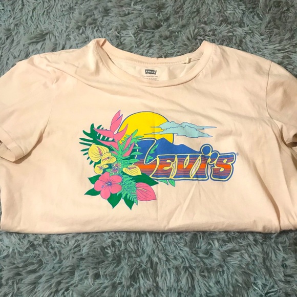 Levi’s Pink Tee - Picture 1 of 3